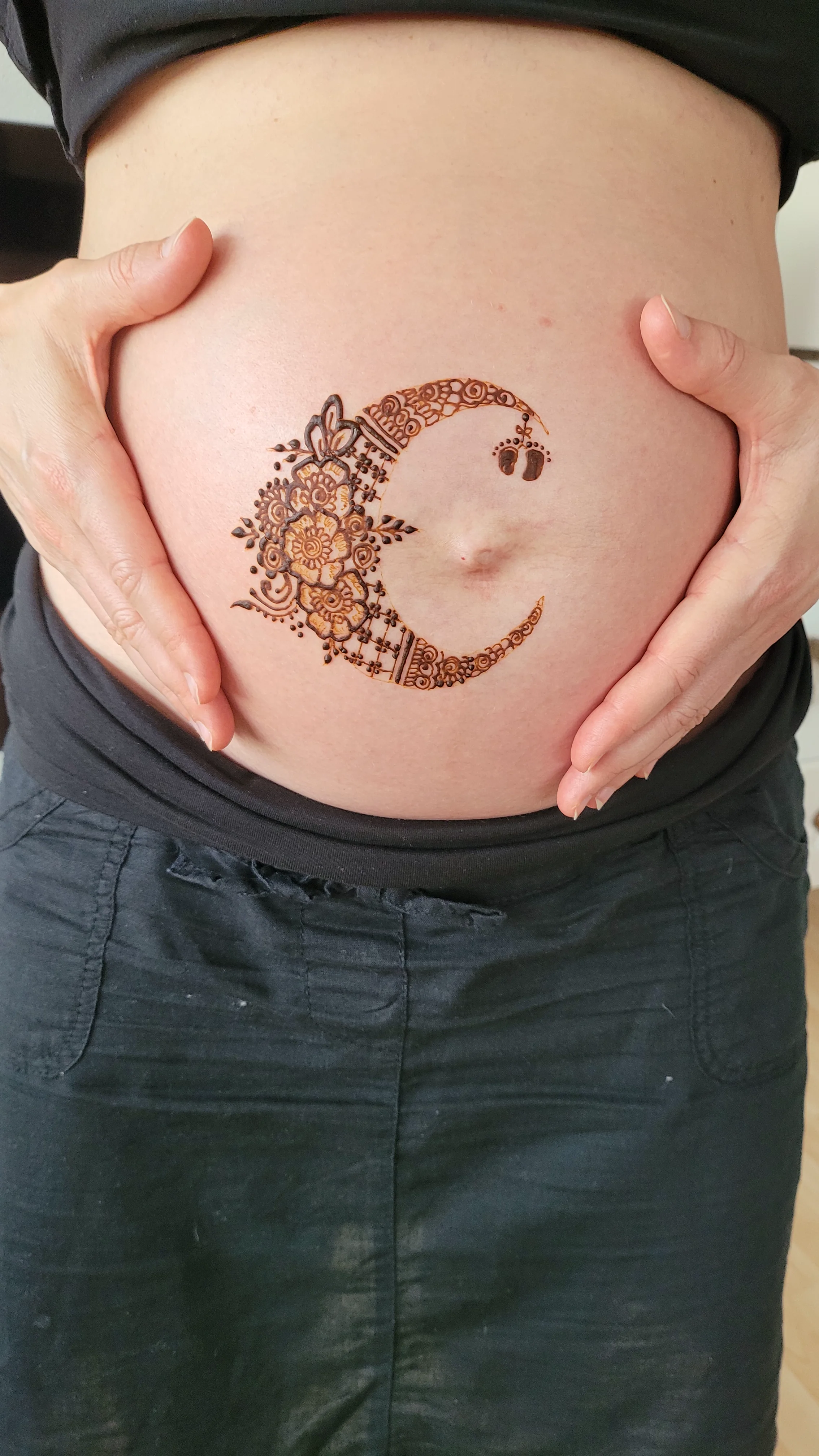 Henna Artistry by Veena