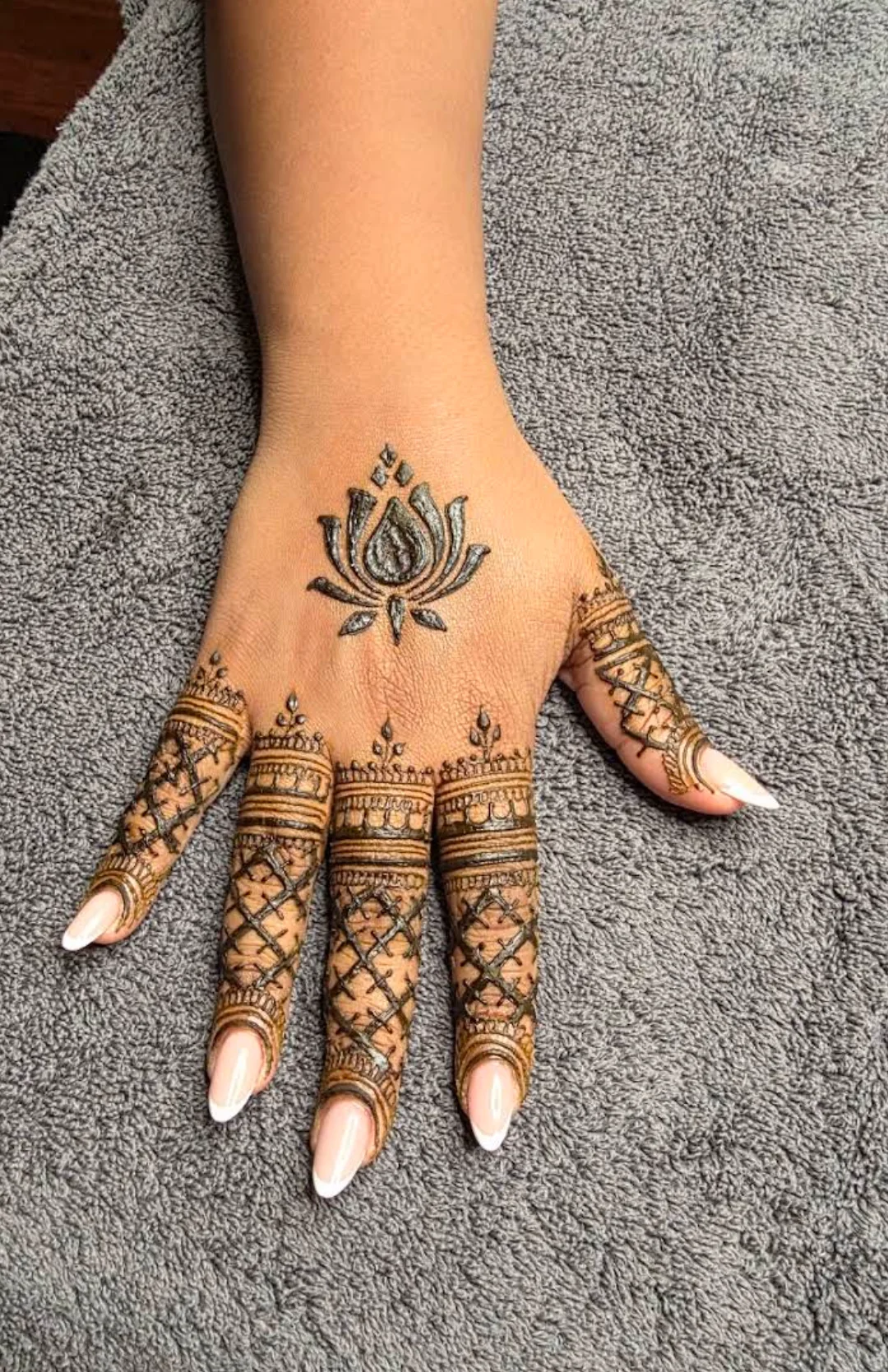 Henna Artistry by Veena