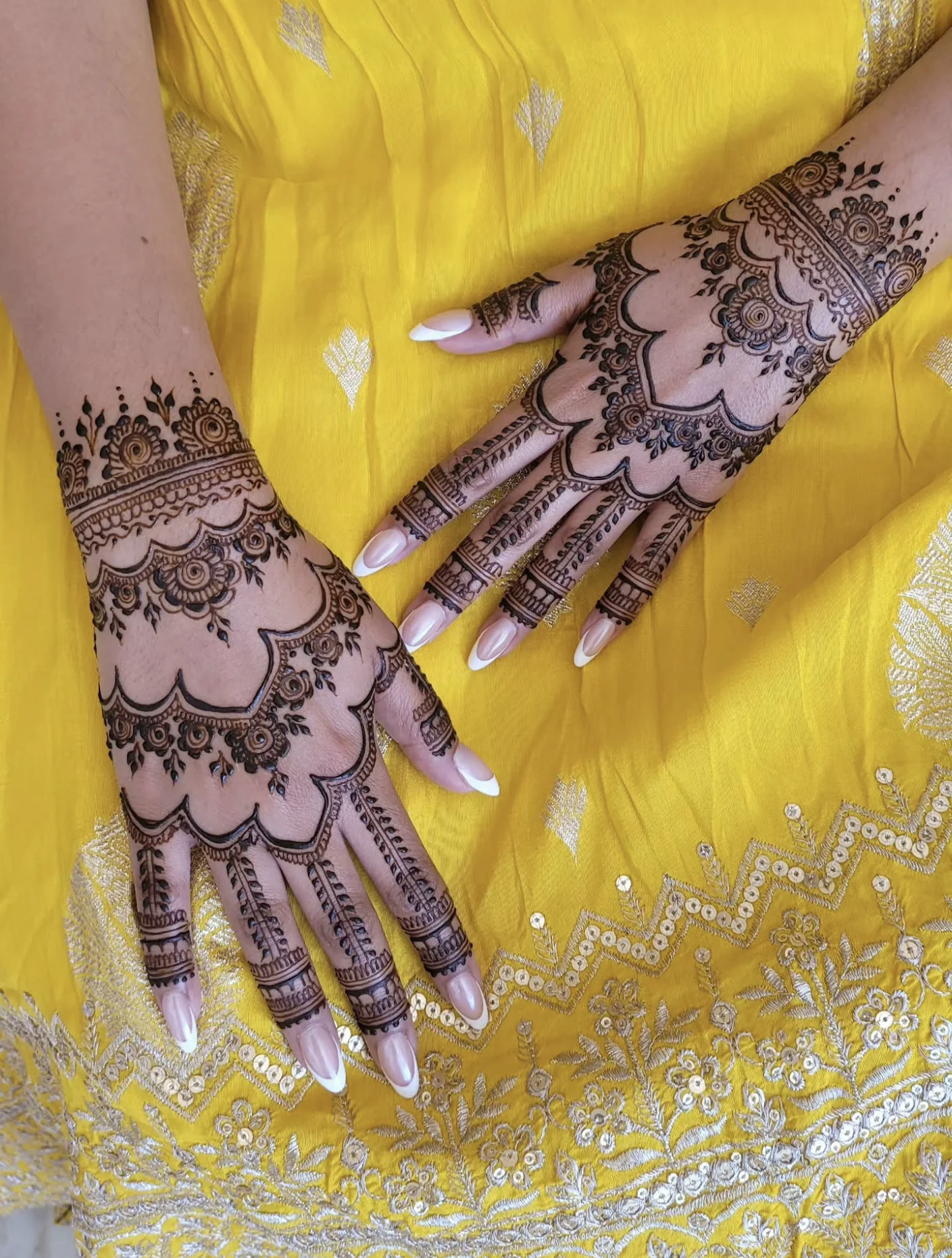 Henna Artistry by Veena