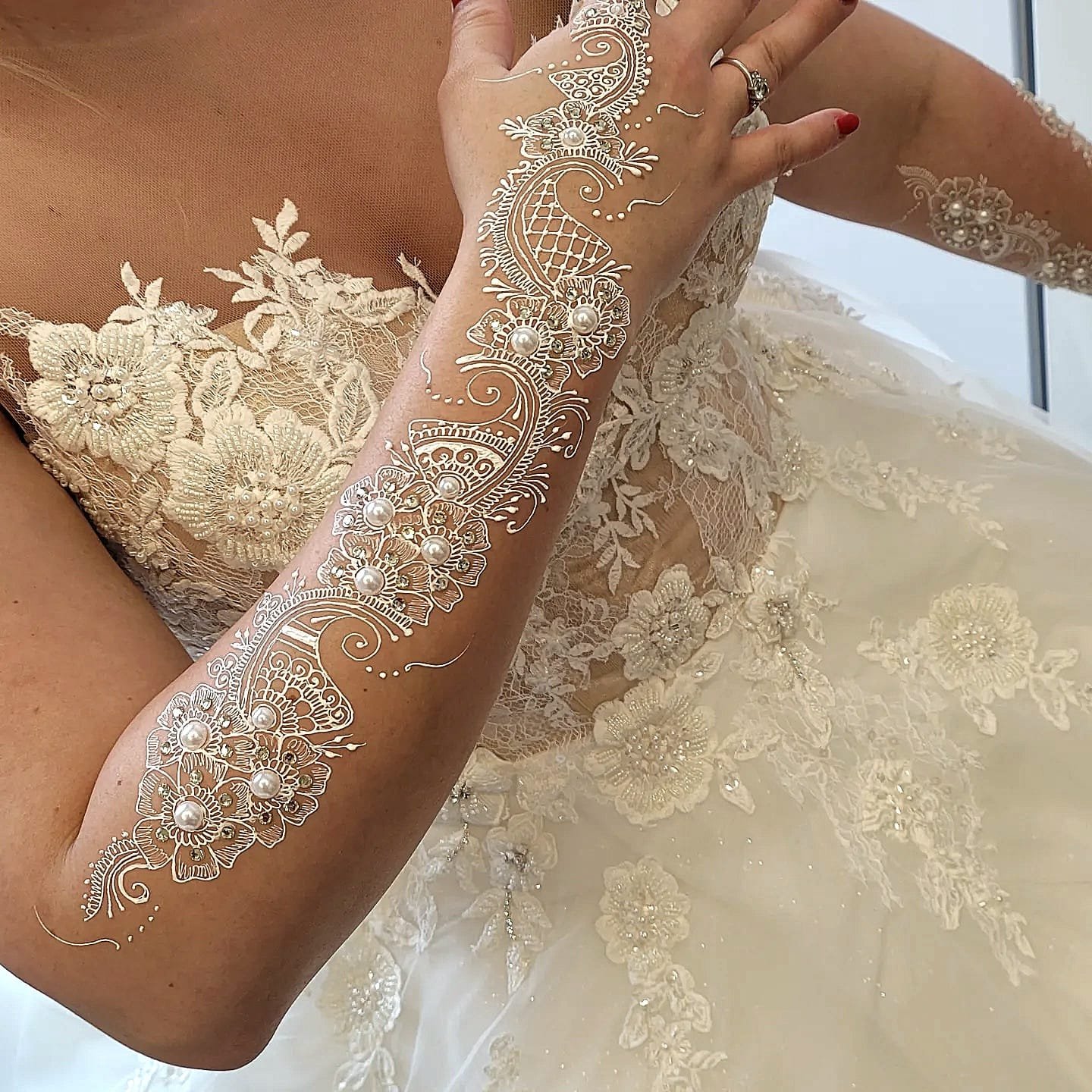 Weisses Henna Styling